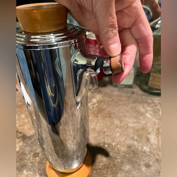 Manning Bowman art deco cocktail shaker - Picture 5 of 8